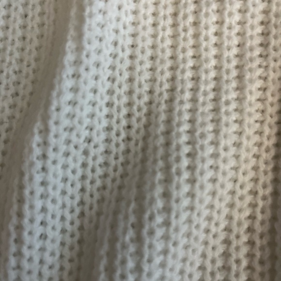 💥4/$20 BUNDLE 🆕NWOT Womens/Juniors Large White Cropped Fringe Knit Boho Sweater - Picture 5 of 5